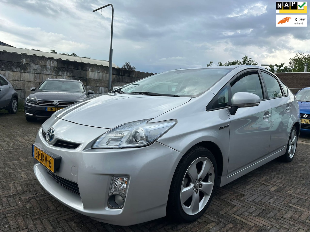 Toyota Prius - 1.8 Hybrid CLIMA/ NAVI/ HEAD UP/ LM VELGEN! - AutoWereld.nl