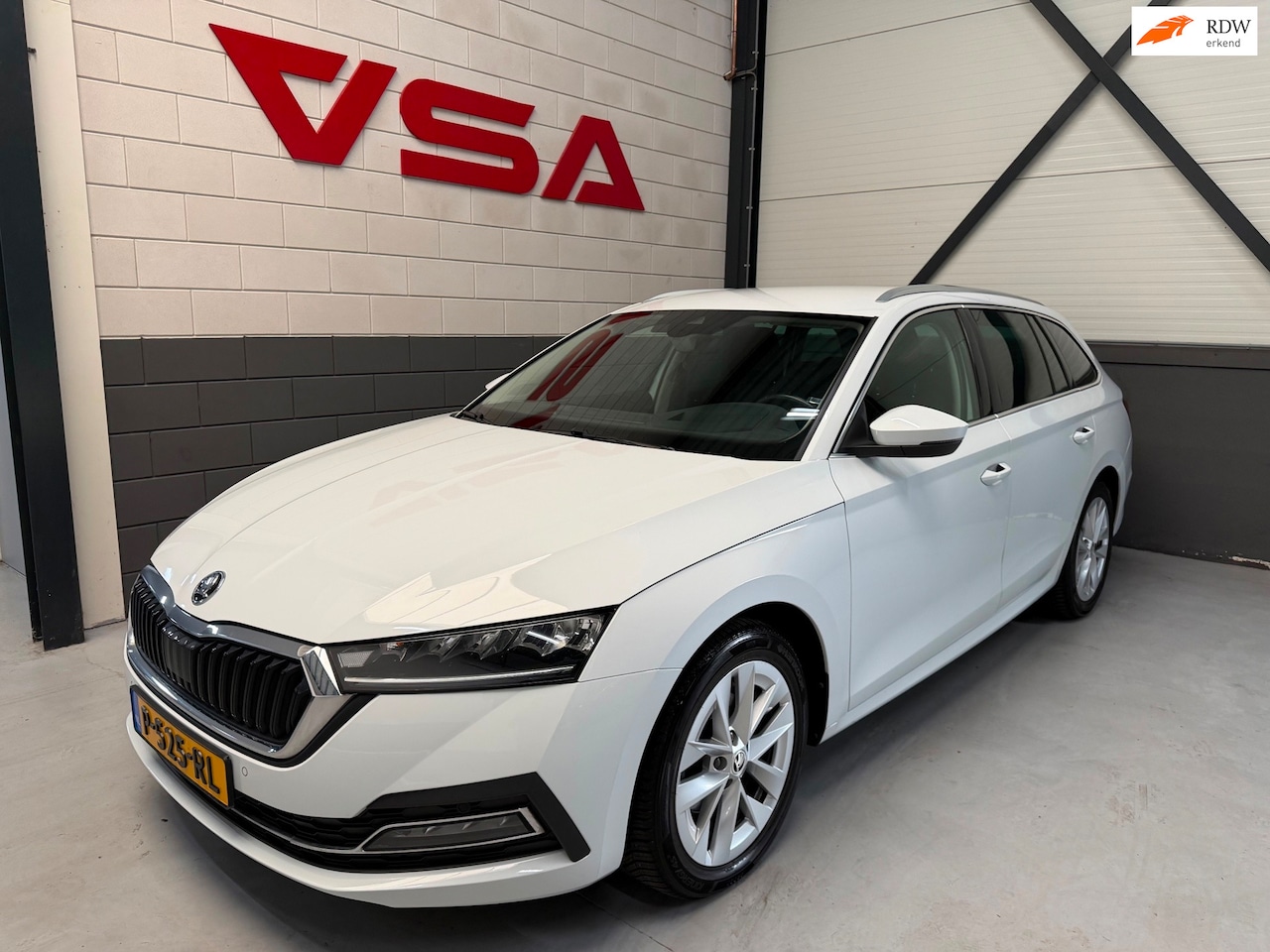 Skoda Octavia Combi - 1.0 e-TSI Business Edition Plus|Head-up display|DSG|Carplay|Camera|Trekhaak|Cruise|Memory - AutoWereld.nl