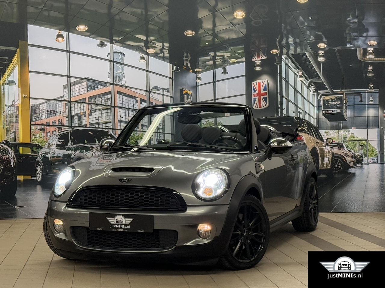 MINI Cabrio - COOPER S LEDER NAVI XENON zeer mooi! - AutoWereld.nl