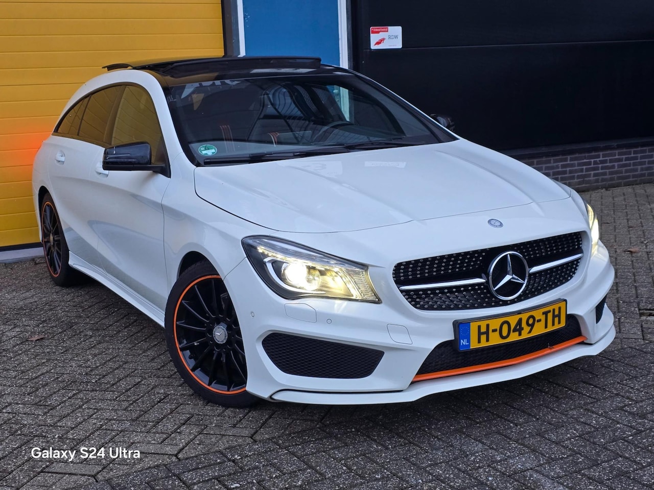 Mercedes-Benz CLA-klasse Shooting Brake - 200 OrangeArt Edition / 156 PK / AUT / Navi / Airco / Open Panoramadak / Xenon / Pdc - AutoWereld.nl
