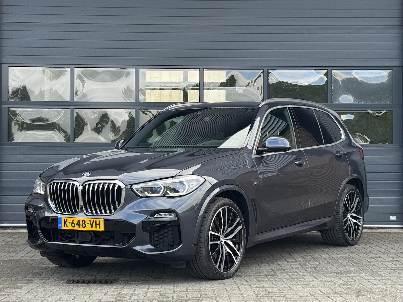 BMW X5 - XDRIVE40I HIGH EXECUTIVE I M-SPORT I SCHUIF/KANTELDAK I STANDKACHEL I LUCHTVERING I 360° C - AutoWereld.nl