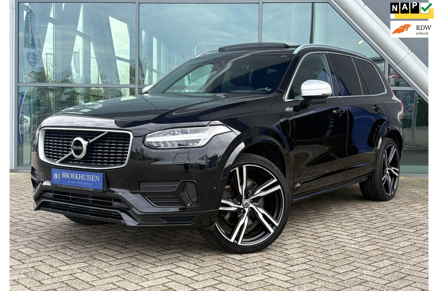 Volvo XC90 - 2.0 T8 Twin Engine AWD SOH 83% Inscription 408pk Luchtvering / Trekhaak / Bowers Wilkins A - AutoWereld.nl