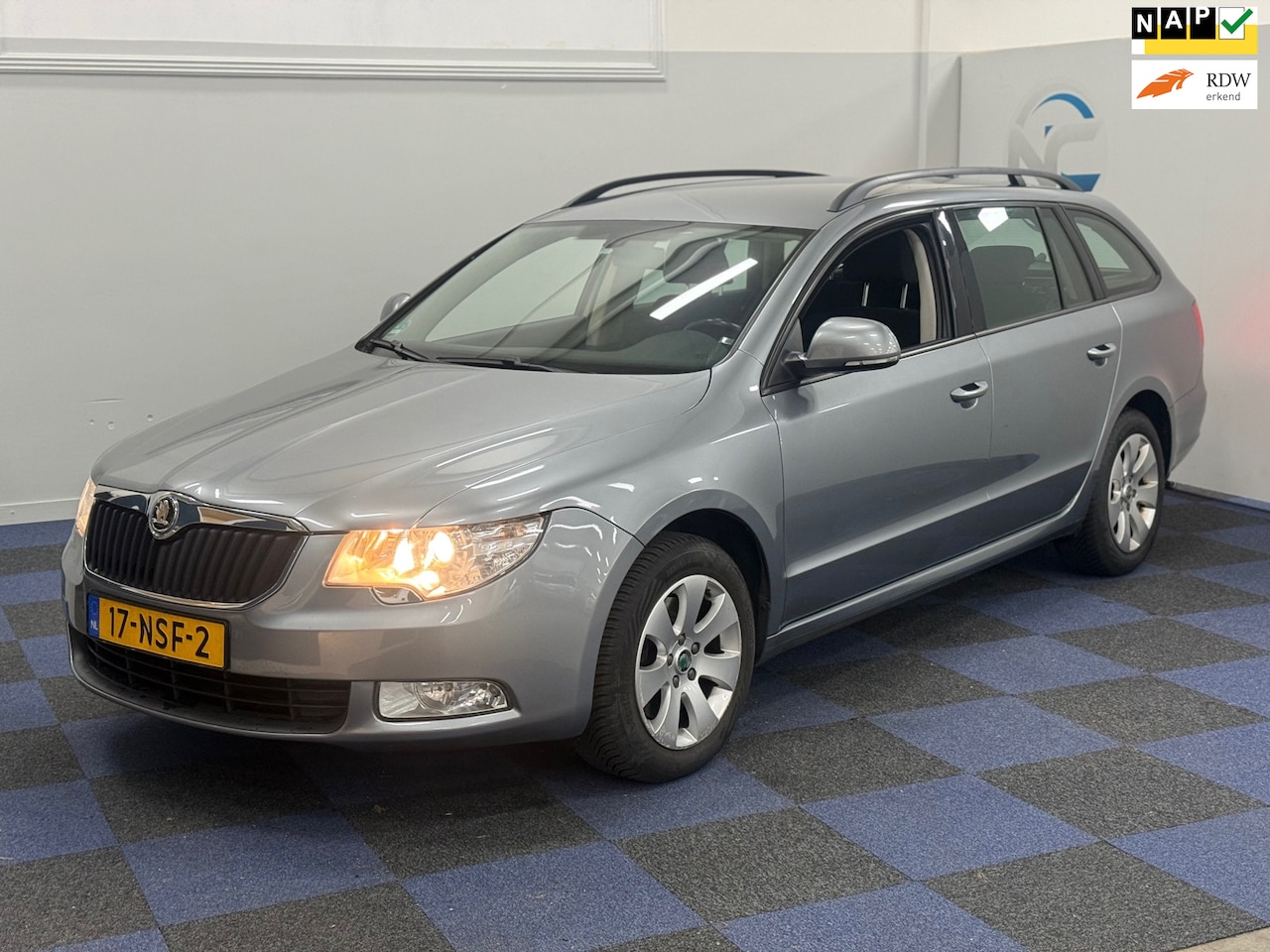 Skoda Superb Combi - 1.8 TSI Comfort / NIEUWE DISTRIBUTIEKETTING / AUTOMAAT / NAVI-MULTIEMEDIA / DEALER ONDERHO - AutoWereld.nl