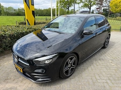 Mercedes-Benz B-klasse - 180 Business Solution AMG Winterpakket / Trekhaak / Carplay