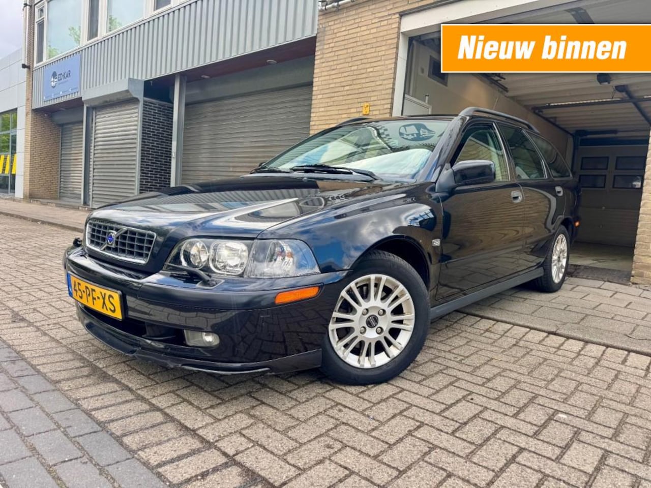Volvo V40 - 2.0 T Europa Nordic CLIMA LEER PDC TREKHAAK NAP APK - AutoWereld.nl