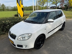 Skoda Fabia - 1.6-16V Dynamic Aut6 ECC / Cruise / PDC