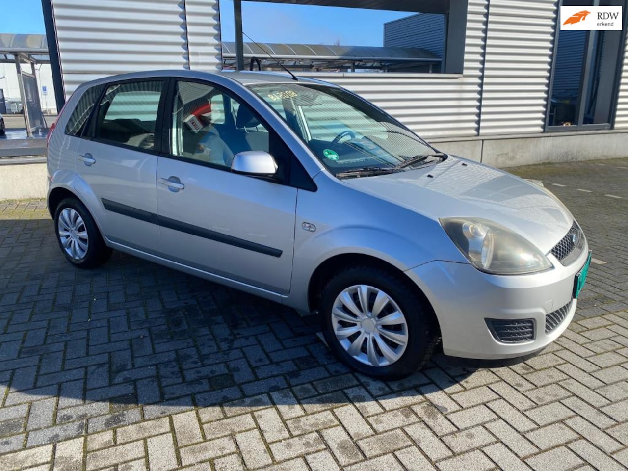 Ford Fiesta - 1.4-16V Ambiente airco onderhoudsboekjes 5 deurs hoge instap zeer mooie auto met veel extr - AutoWereld.nl