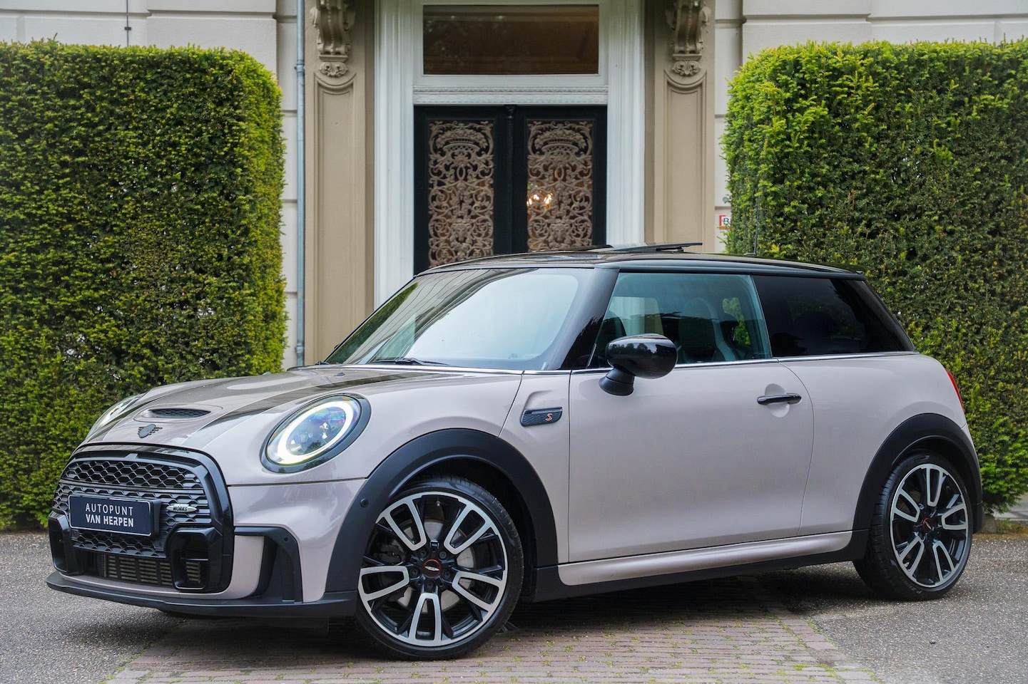 MINI Cooper S - Mini 2.0 John Cooper Works PANO | H&K | ADAPTIVE | CAMERA | STUURVERW | CARPLAY - AutoWereld.nl
