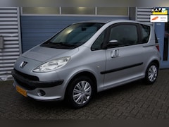Peugeot 1007 - 1.4 Sesam Urban