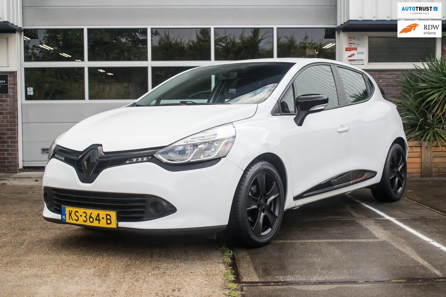 Renault Clio - 1.2 16V Sport [ Nieuwe Distr-riem Navigatie Bluetooth Airco Cruise Control ] - AutoWereld.nl