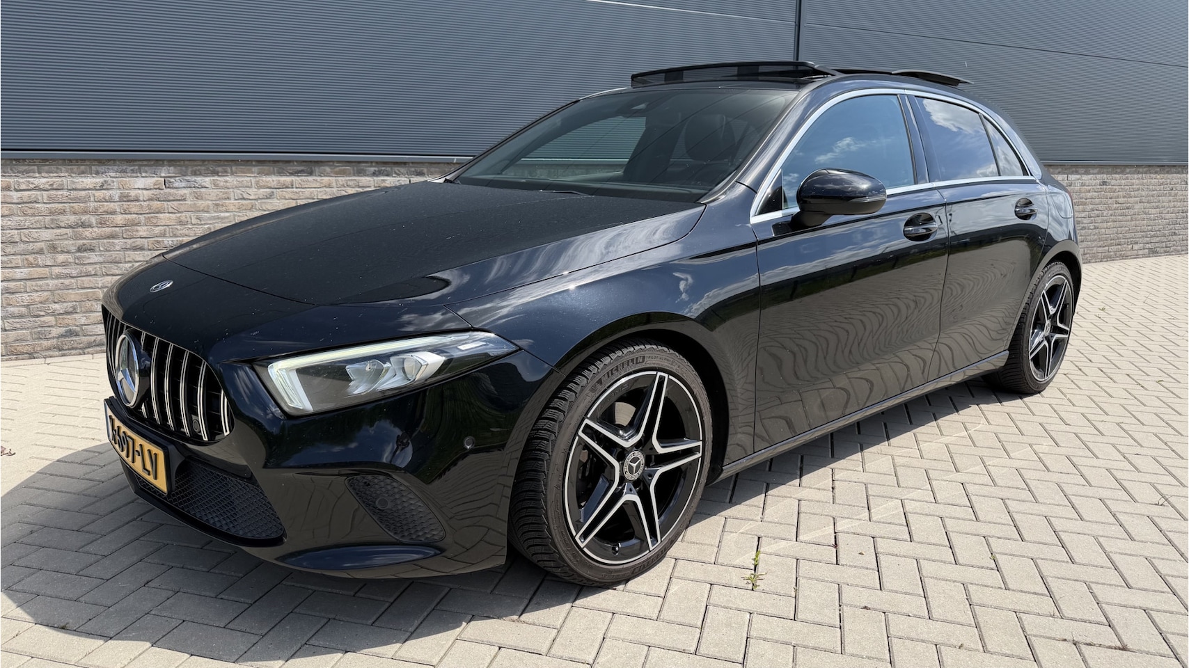 Mercedes-Benz A-klasse - 180 Business Solution Luxury Panoramadak / Sportstoelen / 1/2 leren bekleding - AutoWereld.nl