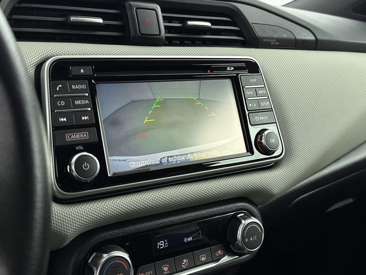 Nissan Micra - 0.9 IG-T N-Connecta 90PK | Navigatie | Climate Control | Lichtmetalen Velgen - AutoWereld.nl