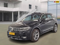 Volkswagen Tiguan - 1.5 TSI Highline Business R / PANO / DSG / TREKHAAK