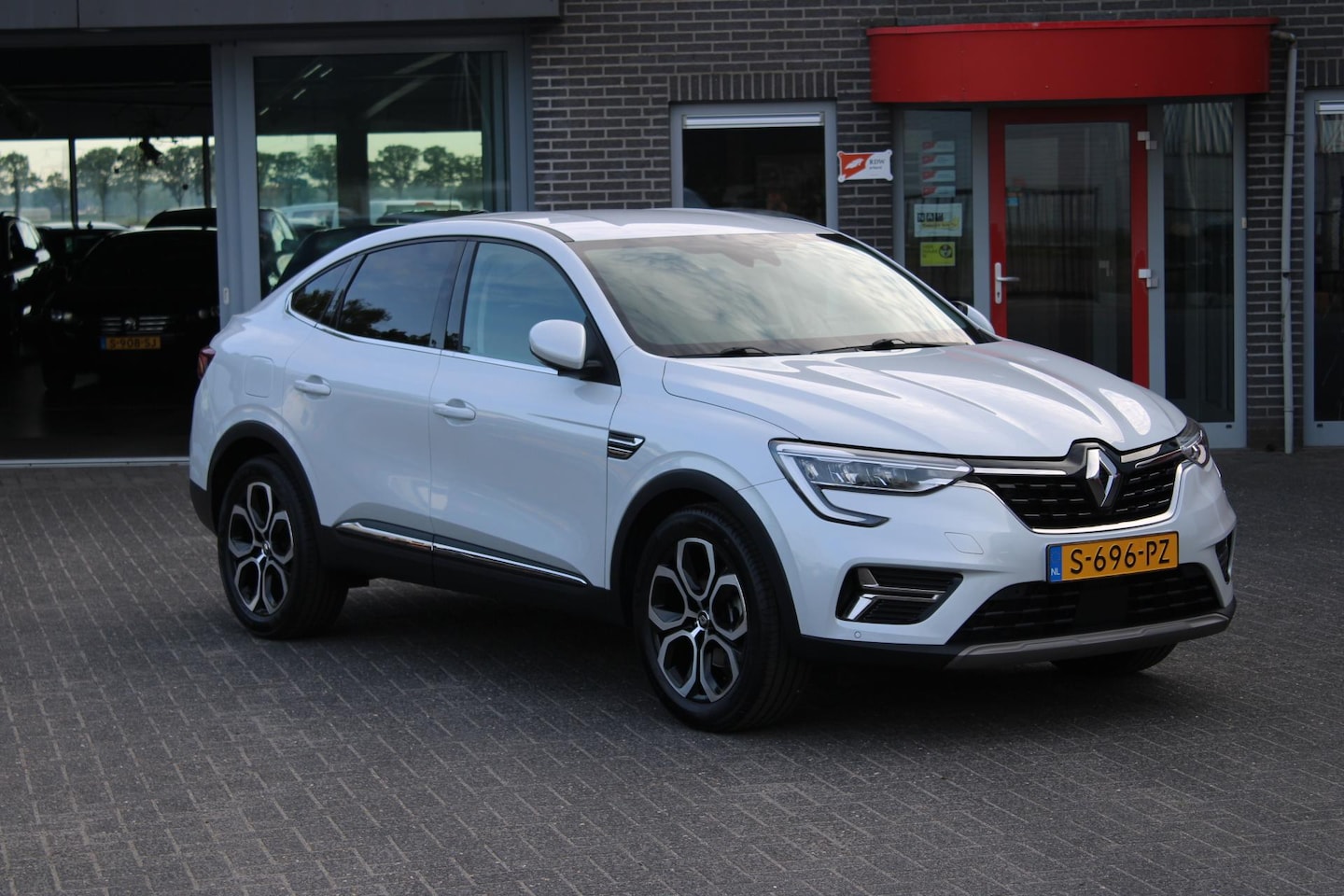 Renault Arkana - 1.6 E-Tech hybrid 145 techno Adaptive/Led/Navi/Camera - AutoWereld.nl