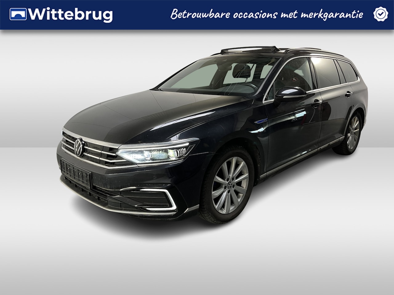 Volkswagen Passat Variant - 1.4 TSI PHEV GTE / AUTOMAAT/ PANO/ TREKHAAK/ ACC/ STUUR+STOELVERWARM./ MEMORY SEAT/ MASSAG - AutoWereld.nl