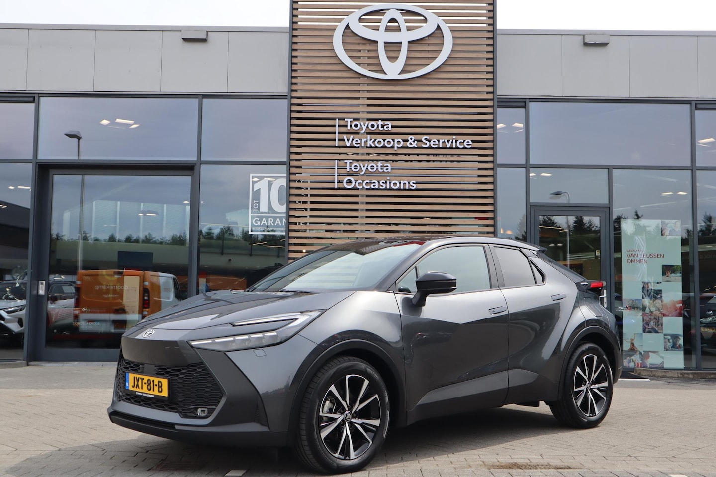 Toyota C-HR - HYBRID 140 FIRST EDITION ANDROID/APPLE STOEL/STUURVERW. P-SENSOREN EL-ACHTERKLEP DODEHOEK - AutoWereld.nl