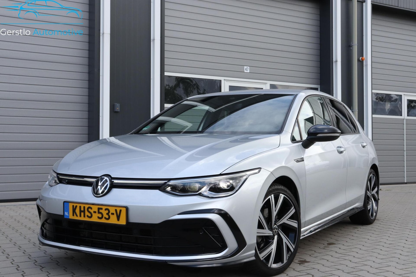 Volkswagen Golf - 1.5 eTSI R-Line ACC KEYLESS - AutoWereld.nl