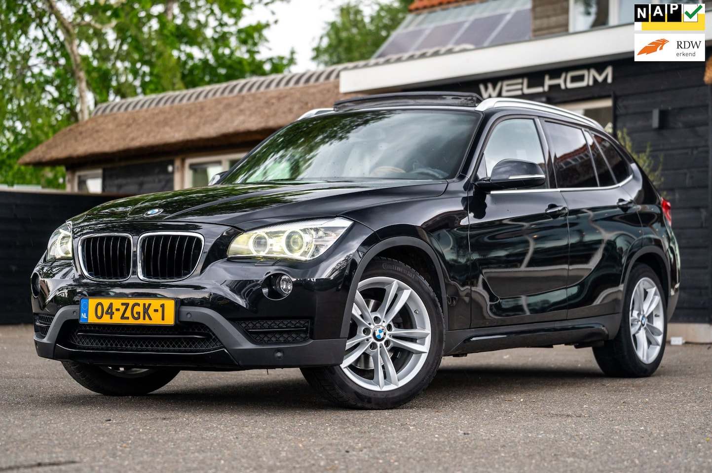 BMW X1 - SDrive20i Upgrade Edition I pano I Leder I Trekhaak I NAP I - AutoWereld.nl