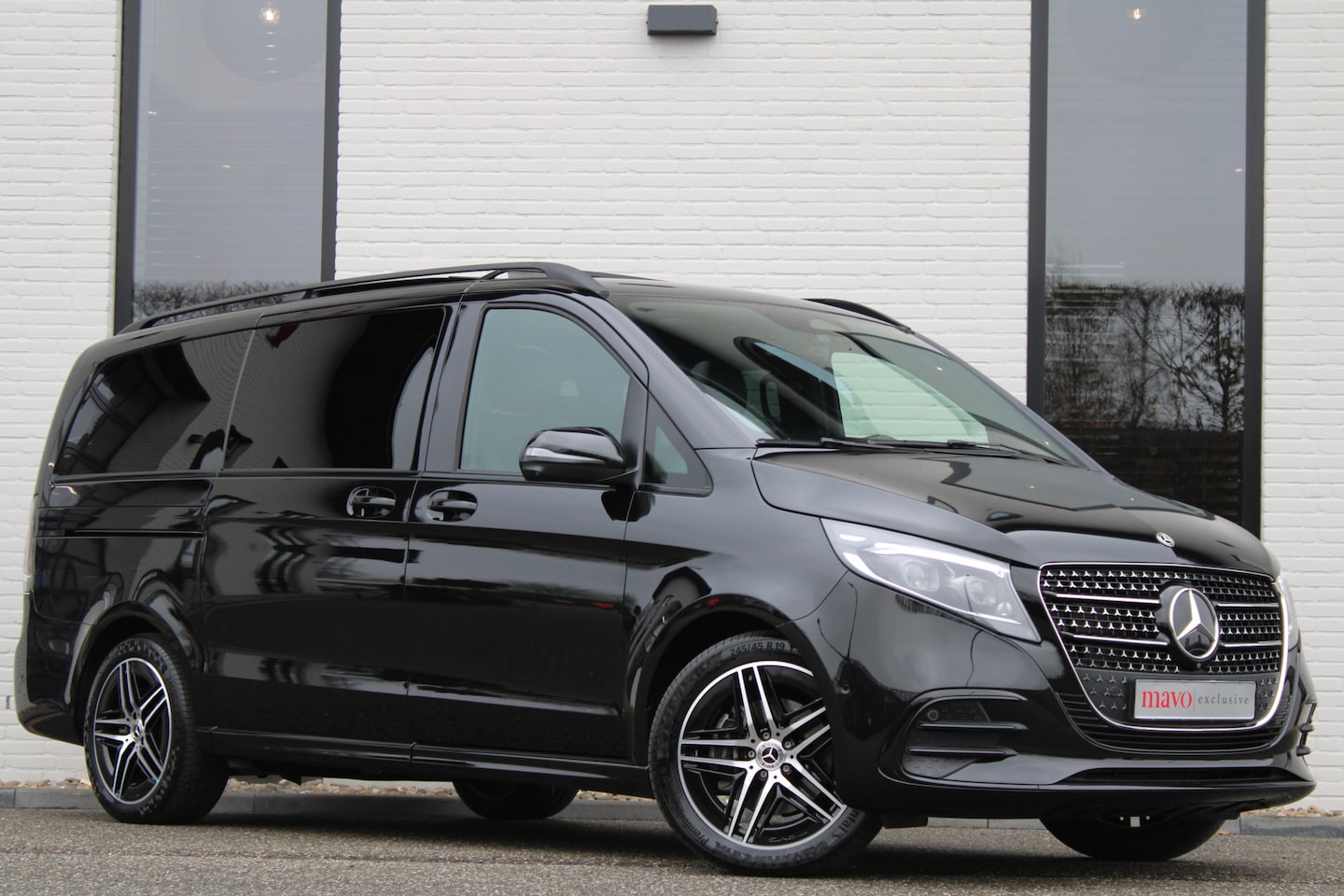 Mercedes-Benz V-klasse - 300d / DC / AMG / Luchtvering / Panorama / 360 Cam / 2x Elec Schuifd / Burmester / Vol Opt - AutoWereld.nl