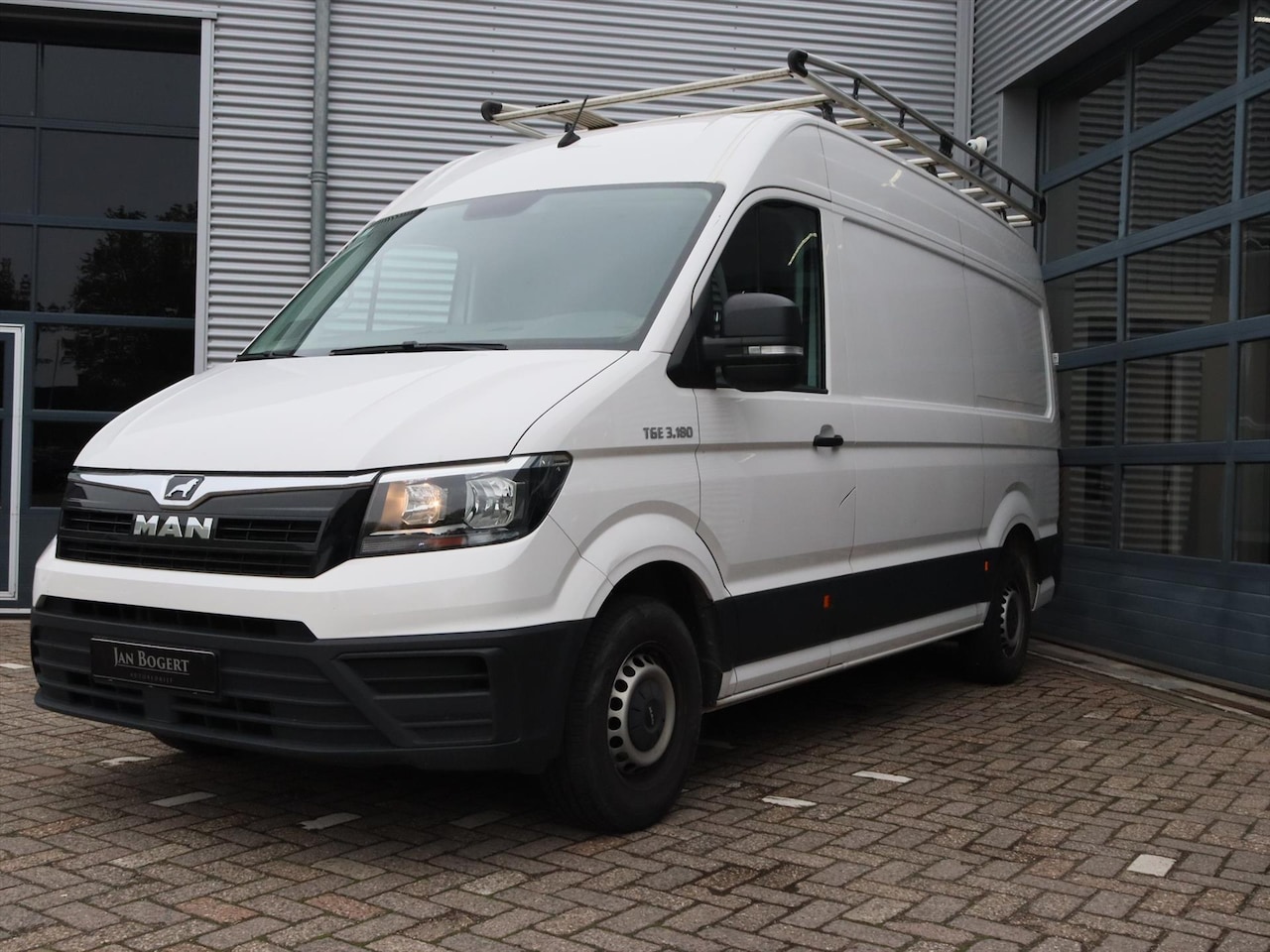 MAN TGE - 2.0 TDI 177pk Automaat L1H1 3.180 3.5 [ TREKHAAK+IMPERIAAL+LADDER+AIRCO+SCHUIFDEUR+CRUISE+ - AutoWereld.nl