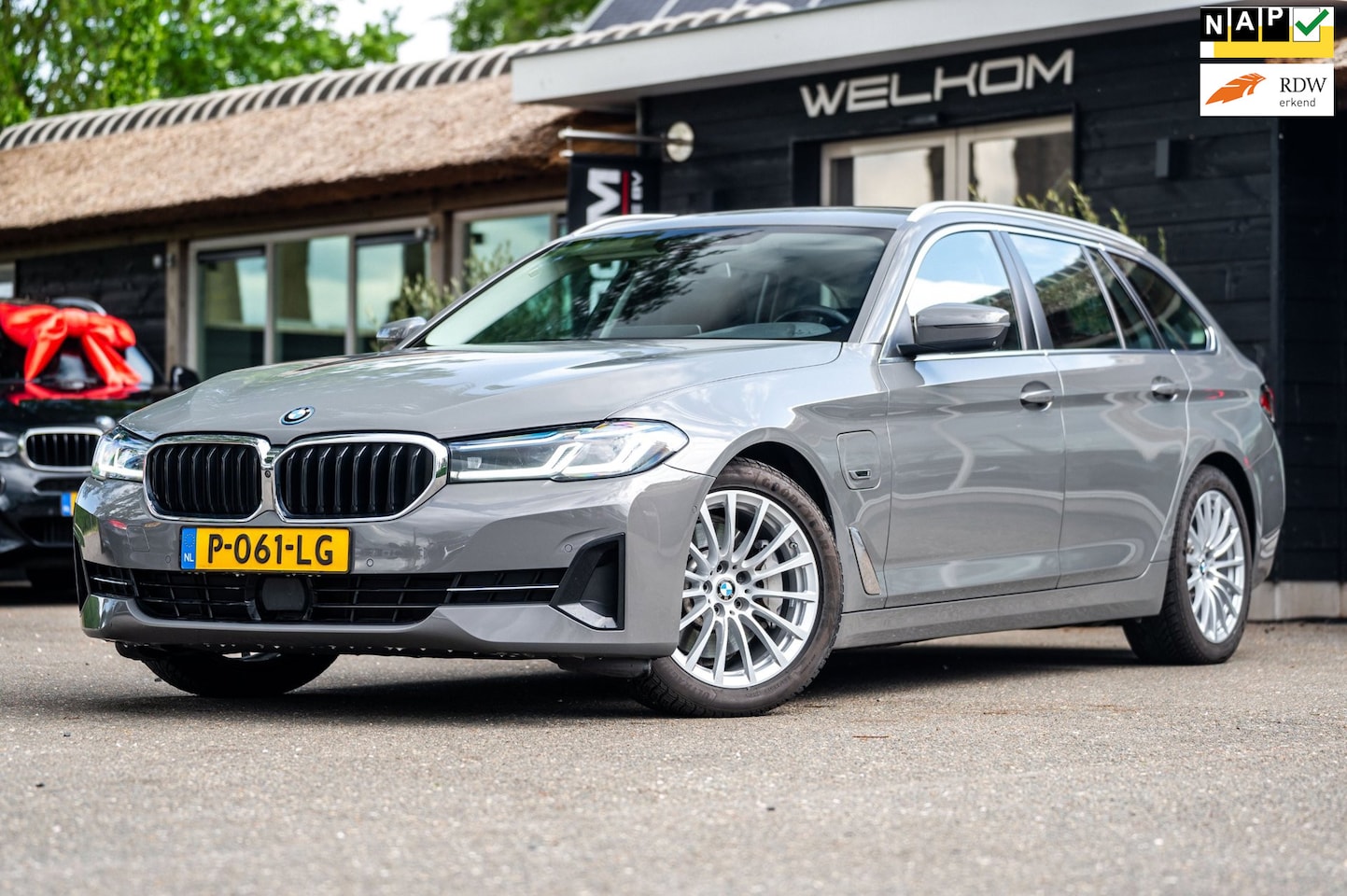 BMW 5-serie Touring - BMW 530e Touring LCI High Executive I Laserlight I Comfortstoelen I Driving Assistant Pro - AutoWereld.nl
