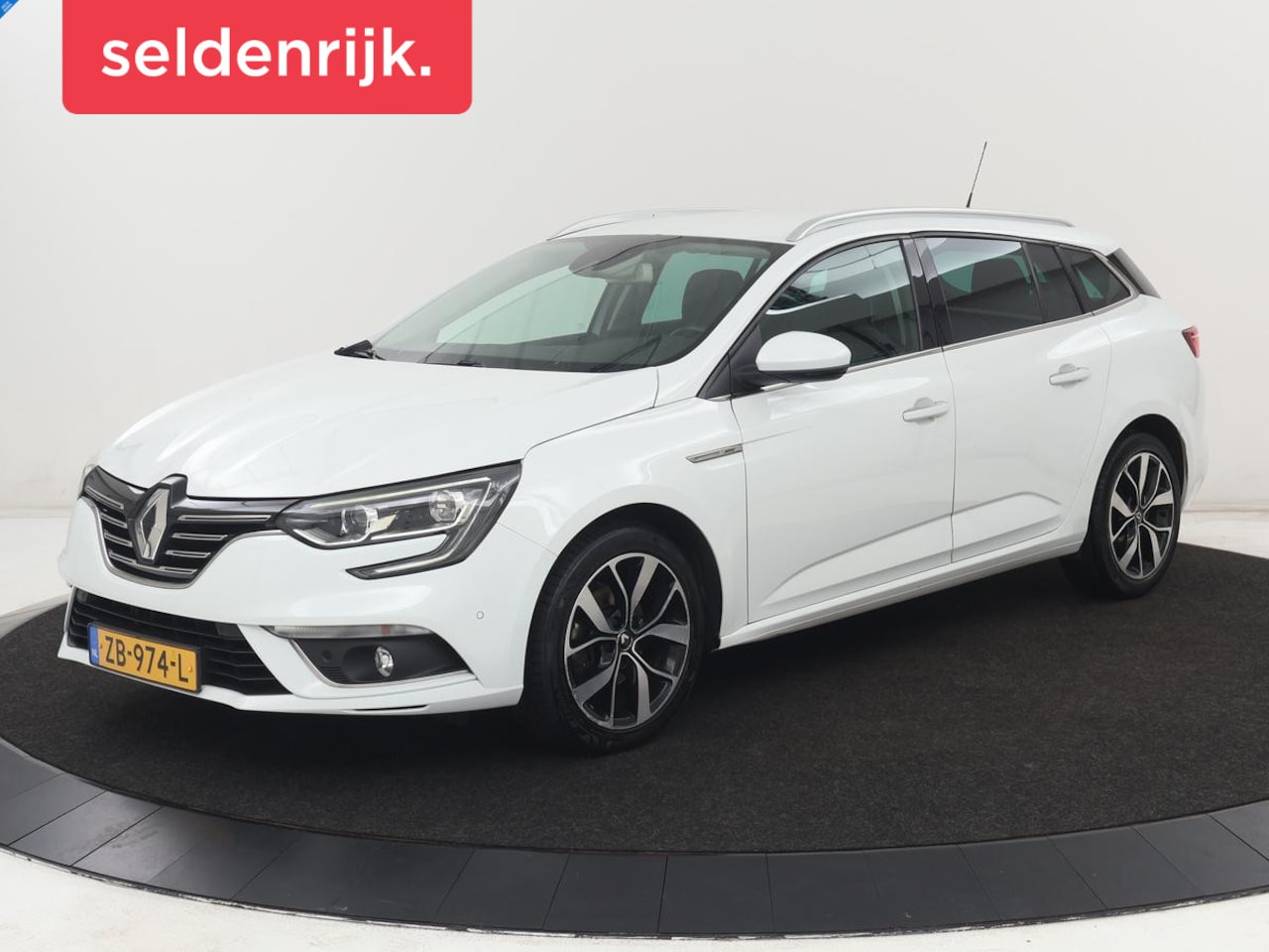 Renault Mégane - 1.3 TCe Bose | Automaat | Adaptive cruise | Camera | Carplay | Navigatie | Park Assist | K - AutoWereld.nl