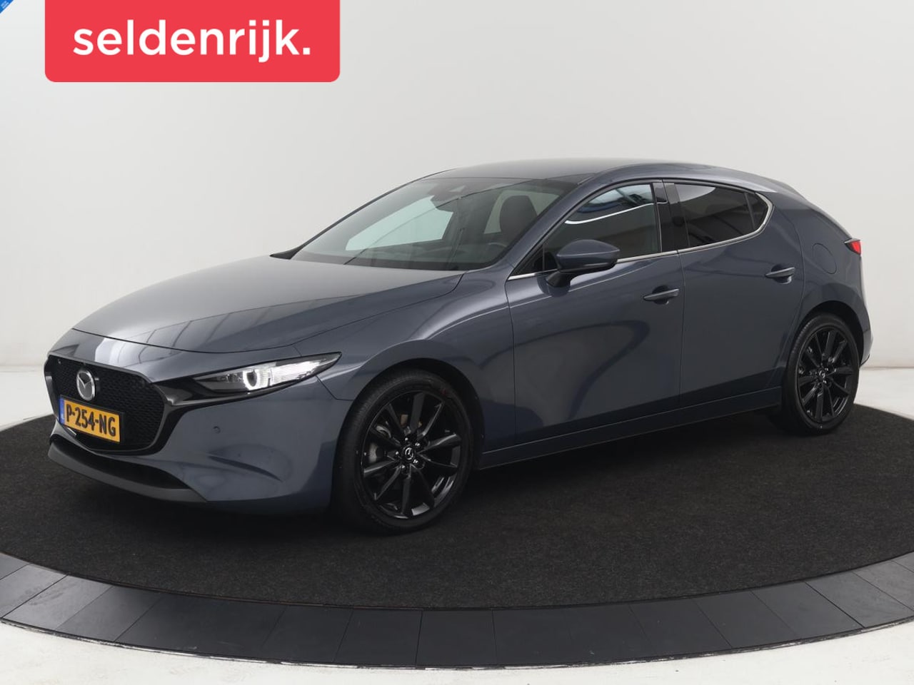 Mazda 3 - 2.0 e-SkyActiv-X M Hybrid 186 Luxury | Dieprood leder | 360 Camera | Head-Up | Stoelverwar - AutoWereld.nl