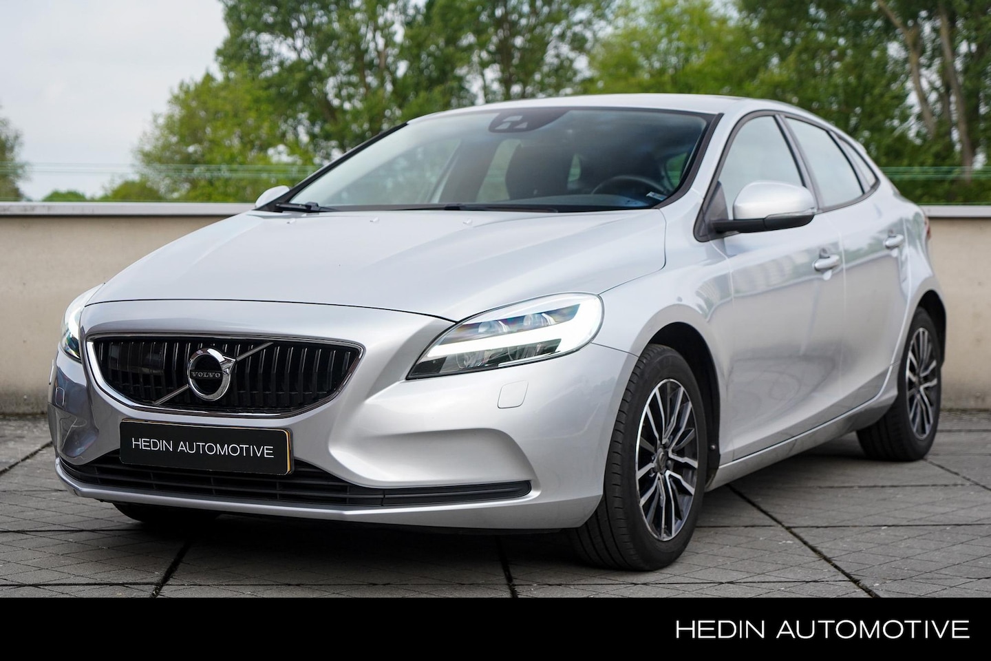 Volvo V40 - 2.0 T2 Nordic+ Dode hoek detectie | adaptieve cruise controle | afneembare trekhaak | Clim - AutoWereld.nl