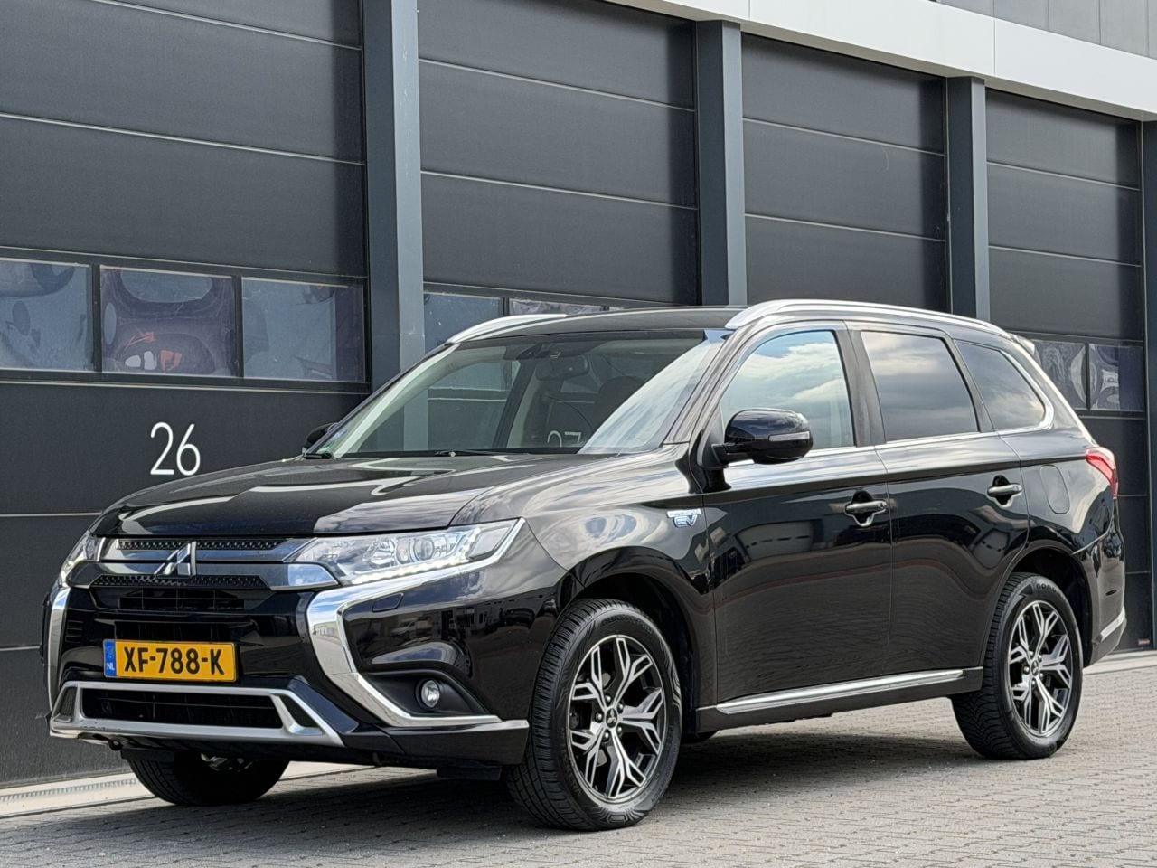Mitsubishi Outlander - 2.4 PHEV Pure Leer Camera Xenon - AutoWereld.nl