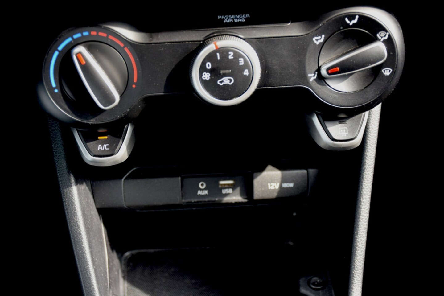 Kia Picanto - 1.0 CVVT ComfortPlusLine Navigator 1.0 CVVT ComfortPlusLine Navigator, Parkeercamera, Airco, Apple car play, Full map navigat