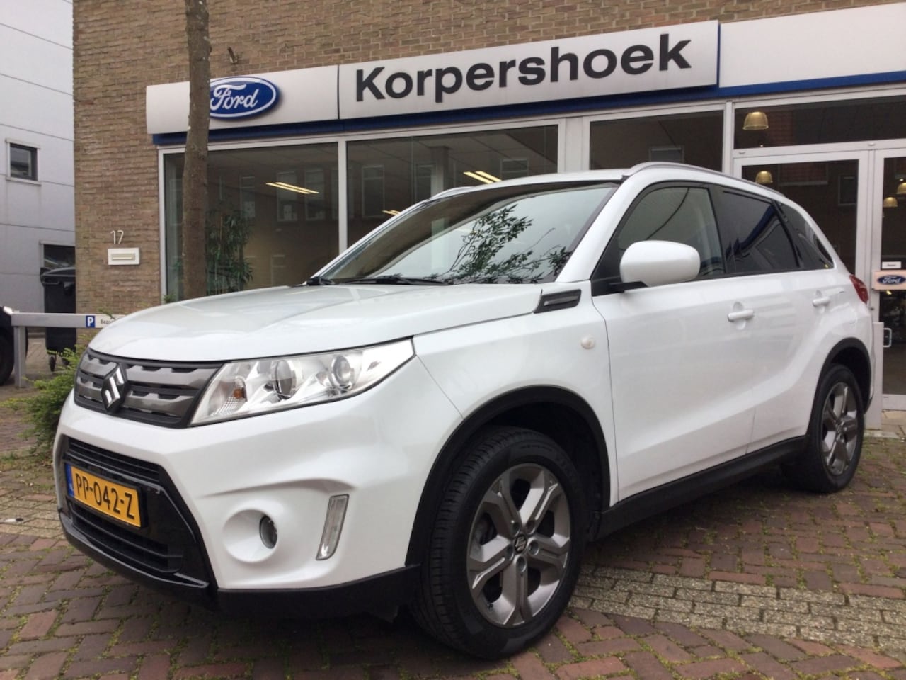 Suzuki Vitara - 1.6 120 pk Exclusive | Trekhaak - AutoWereld.nl