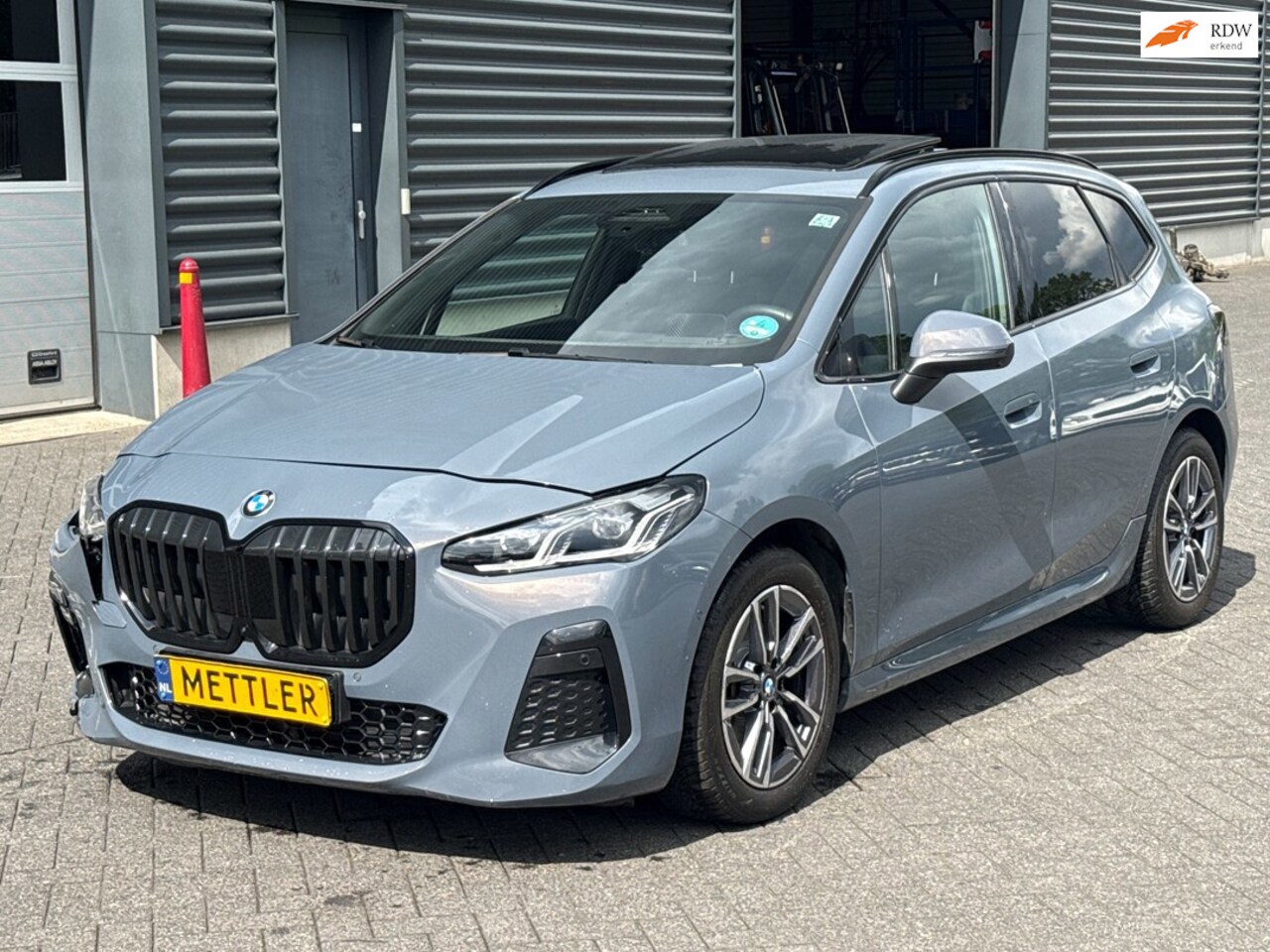 BMW 2-serie Active Tourer - 220i 220i, M Sportpakket | harman kardon | head up | memory seat | panoramdak | trekhaak elektr - AutoWereld.nl