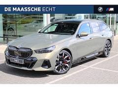 BMW 5-serie Touring - 550e xDrive M Sport Automaat / Panoramadak / Trekhaak / Adaptief onderstel professional /