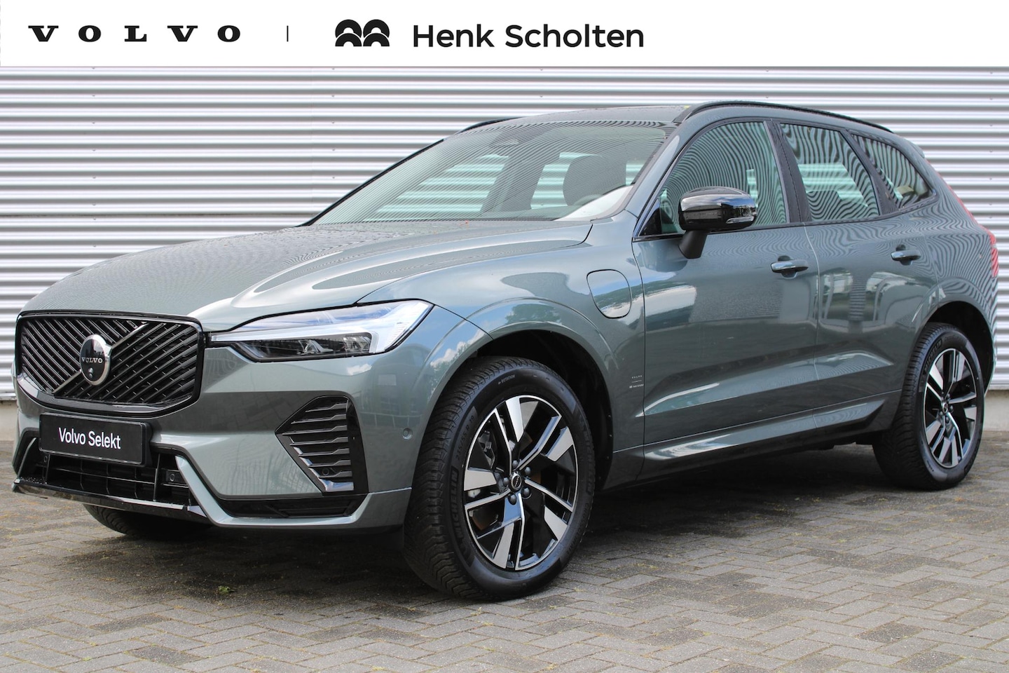 Volvo XC60 - 2.0 T6 Plug-in hybrid AWD Plus Dark | Lichtmetalen Velgen 19" | Allseason Banden | Trekhaa - AutoWereld.nl