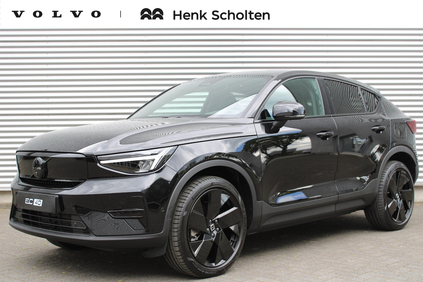 Volvo EC40 - Single Motor Extended Range Ultra Black Ed. 82kWh| Zwarte Lichtmetalen Velgen 20" | Panora - AutoWereld.nl