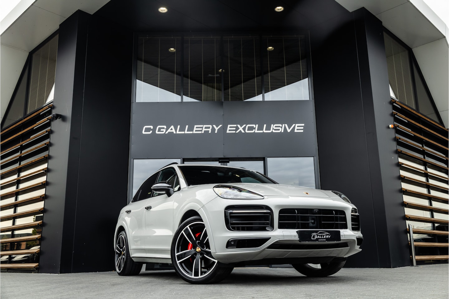 Porsche Cayenne - 3.0 E-Hybrid - Sport Chrono + | Panorama | PDLS+ | Bose | Luchtvering - AutoWereld.nl