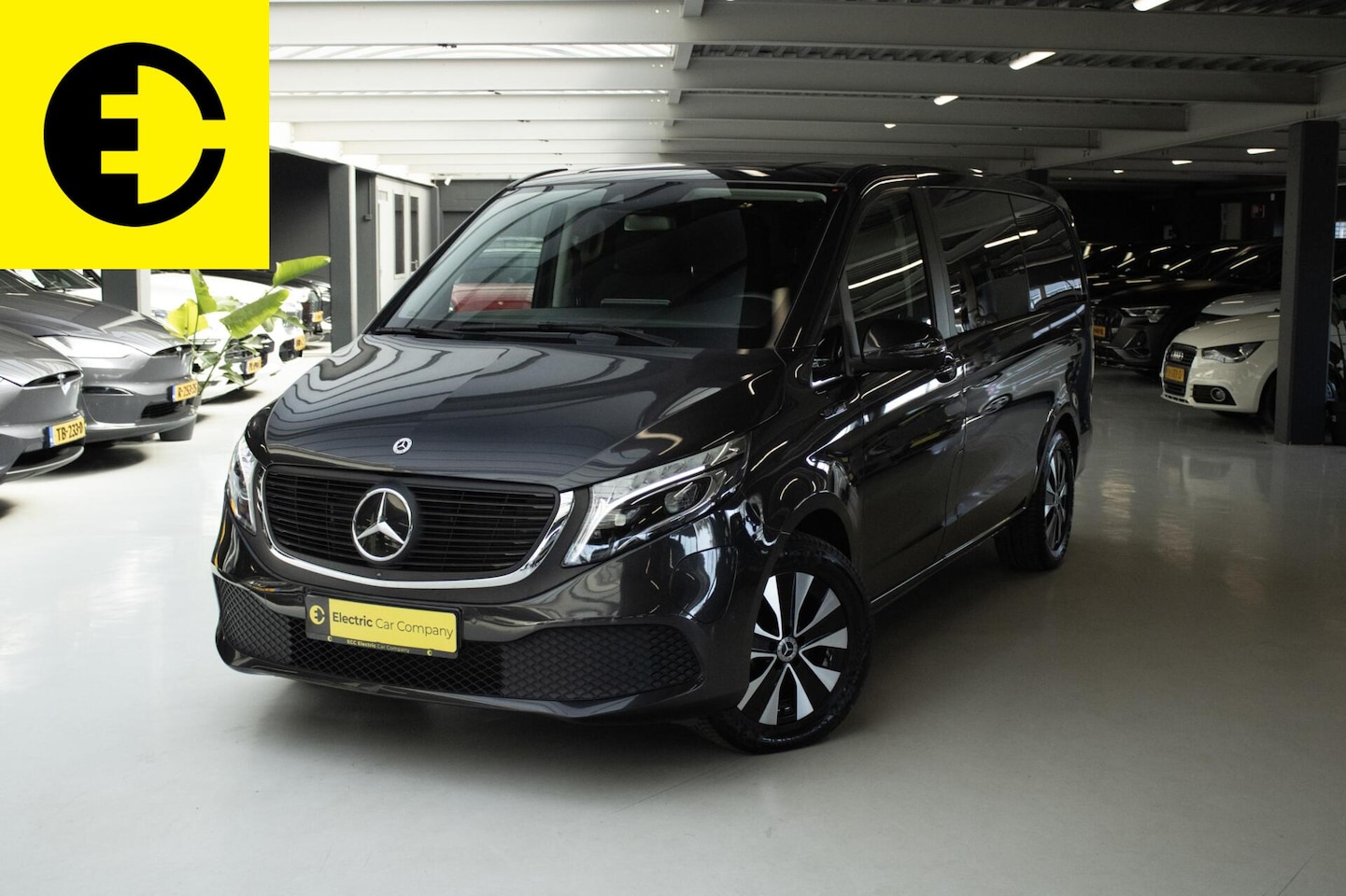 Mercedes-Benz EQV - 300 L2 90kWh |SOH 93,2% | 7P. Stoelverwarming | Apple CarPlay/android auto | Trekhaak | BT - AutoWereld.nl