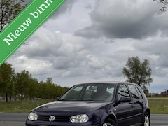 Volkswagen Golf - 2.0 FSI Highline