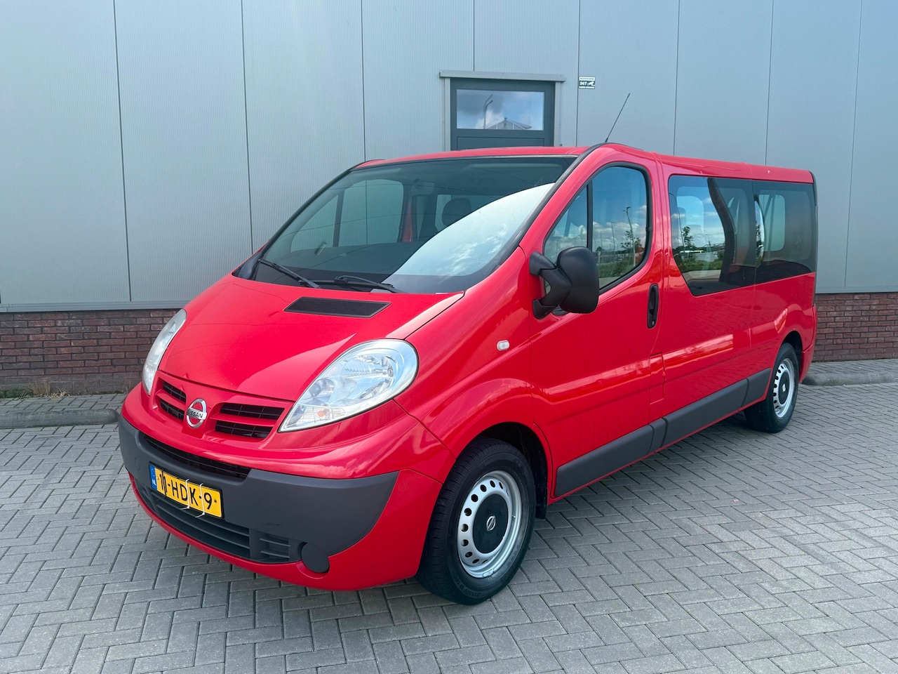 Nissan Primastar Minibus - 145.29 2.5 dCi 350L 9 PERSOONS AIRCO LANG ROOD 2008 - AutoWereld.nl