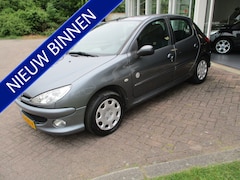 Peugeot 206 - 1.4 Génération Nette Auto Kilometerstand Nap