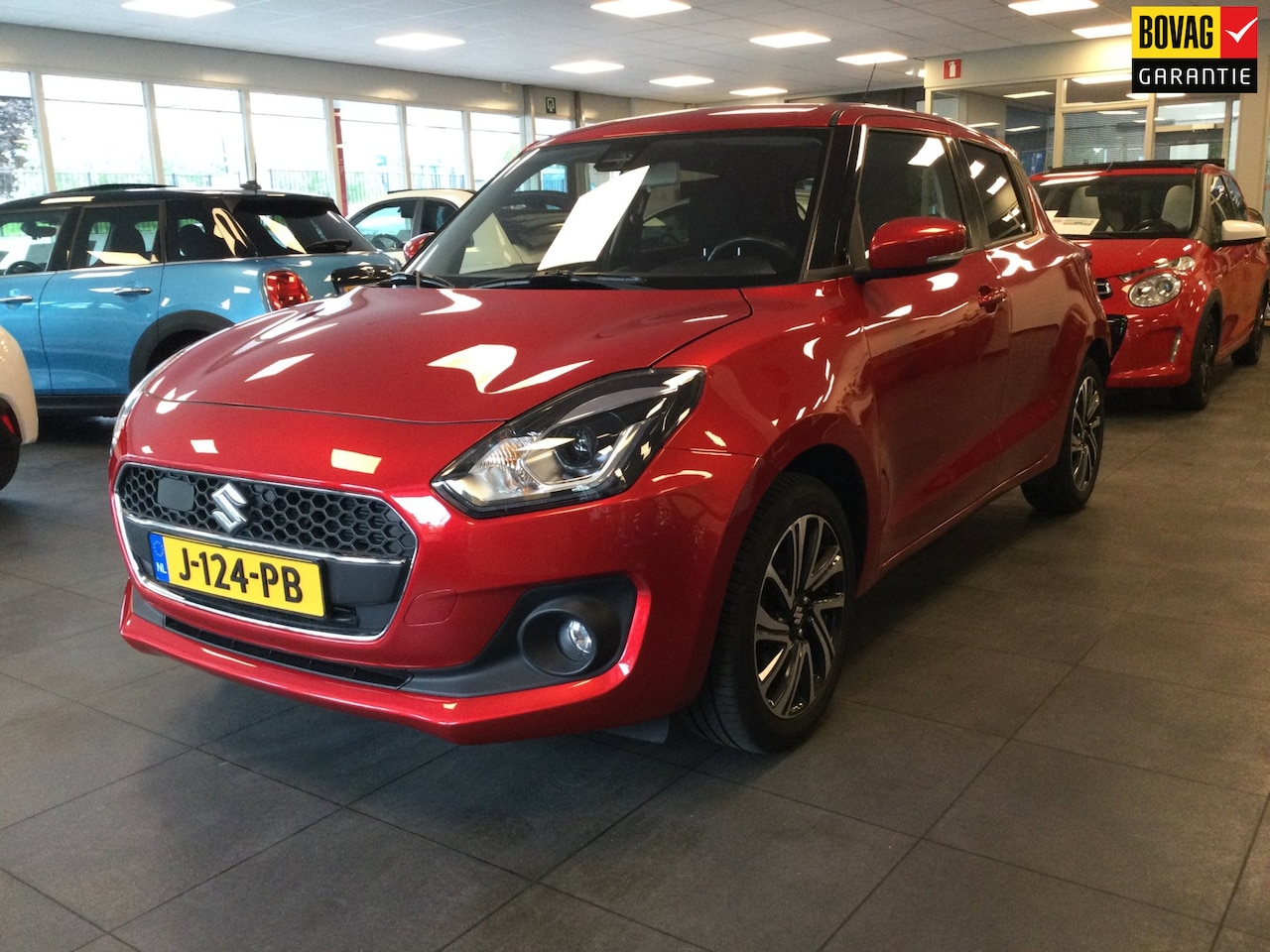 Suzuki Swift - 1.2 Stijl Smart Hybrid Navigatie--Pdc--Camera--Carplay--Trekhaak - AutoWereld.nl