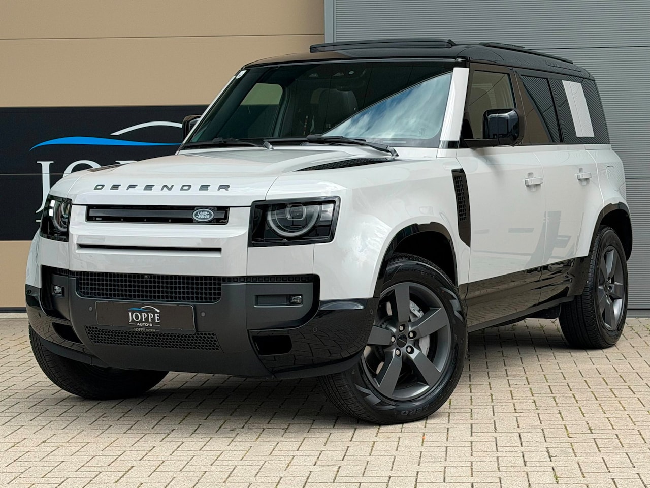 Land Rover Defender 110 - 2.0 P300e 110 Dynamic SE|FACELIFT|Borascogrey|Pano|Head up|Elek.trekhaak - AutoWereld.nl
