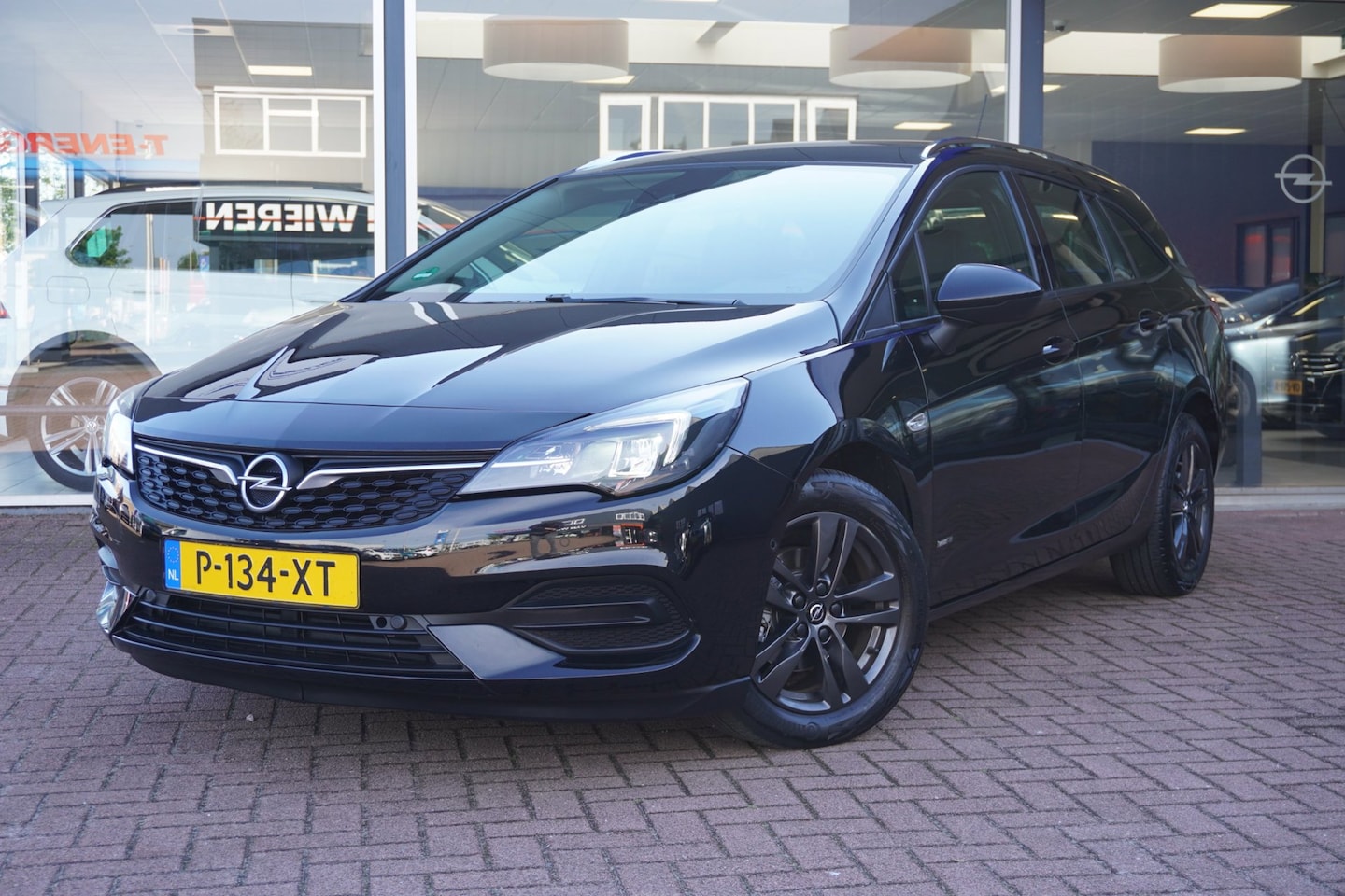 Opel Astra Sports Tourer - 1.2 Design & Tech | 82.000KM | 2022 | Airco | Navigatie | Vol opties | Inruil mogelijk - AutoWereld.nl