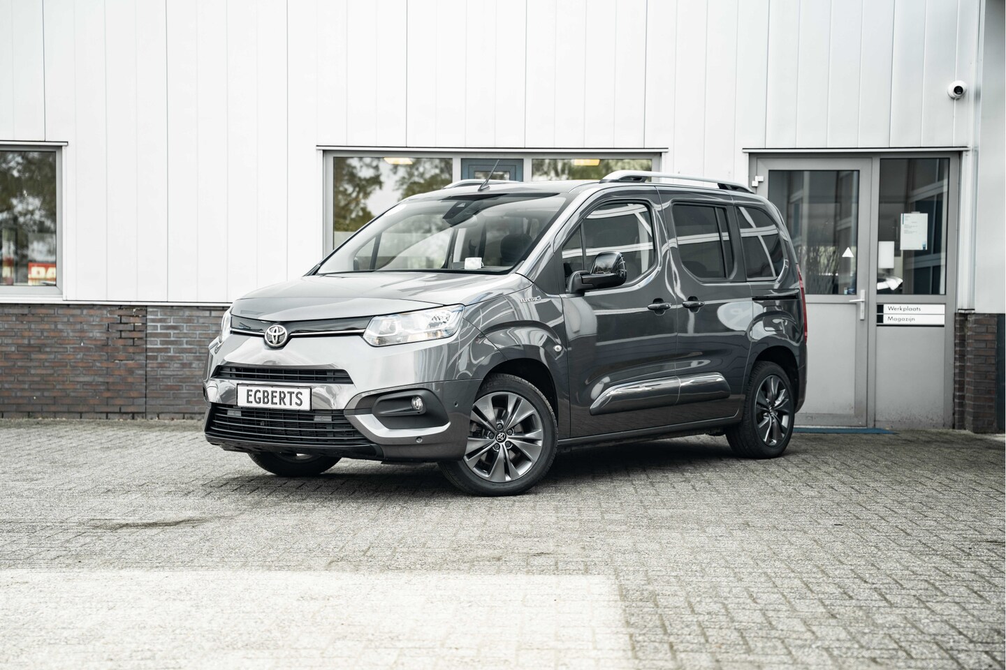 Toyota ProAce Verso - | Pano dak | 5-Persoons | Achteruitrijcamera | PDC V+A | - AutoWereld.nl