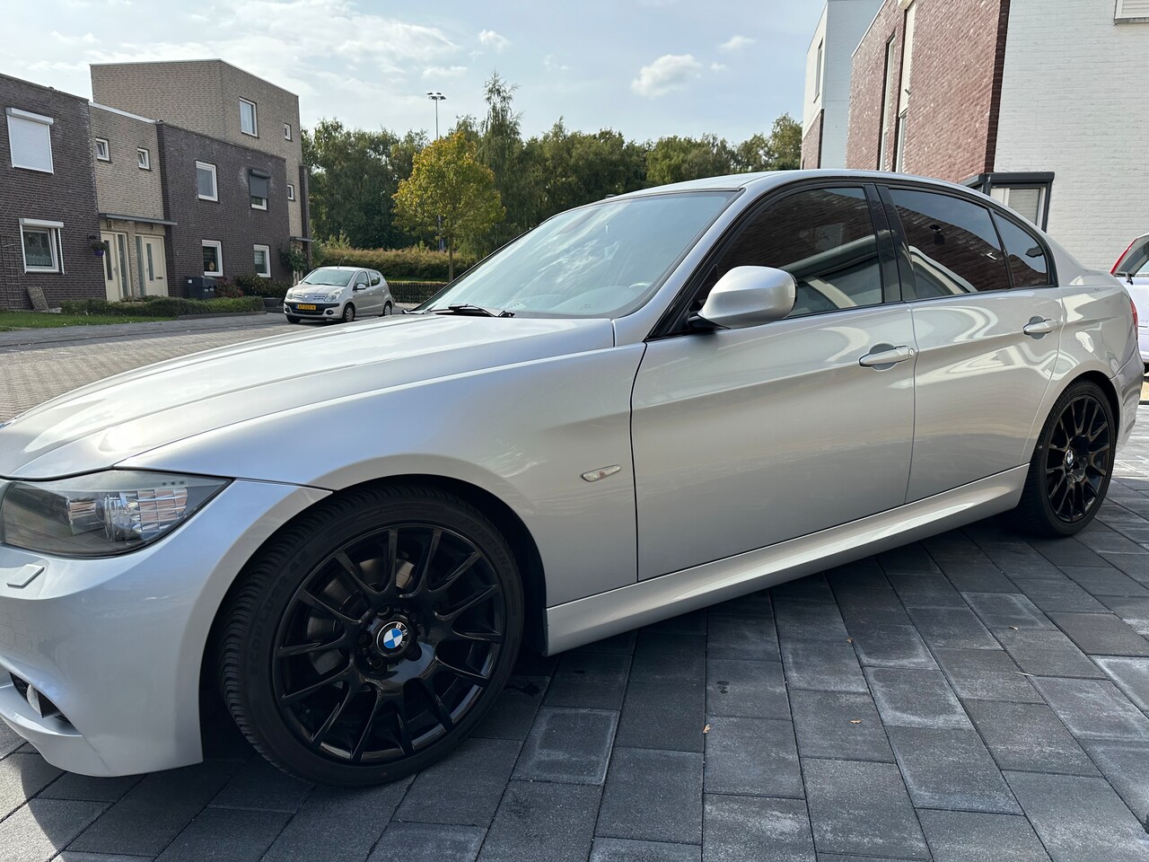 BMW 3-serie - 318i M Sport Edition - AutoWereld.nl