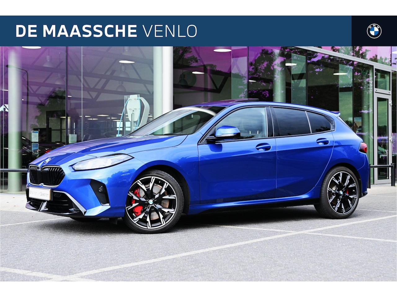 BMW 1-serie - 120 M Sport Automaat / Trekhaak / Panoramadak / Sportstoelen / Comfort Access / Iconic Glo - AutoWereld.nl