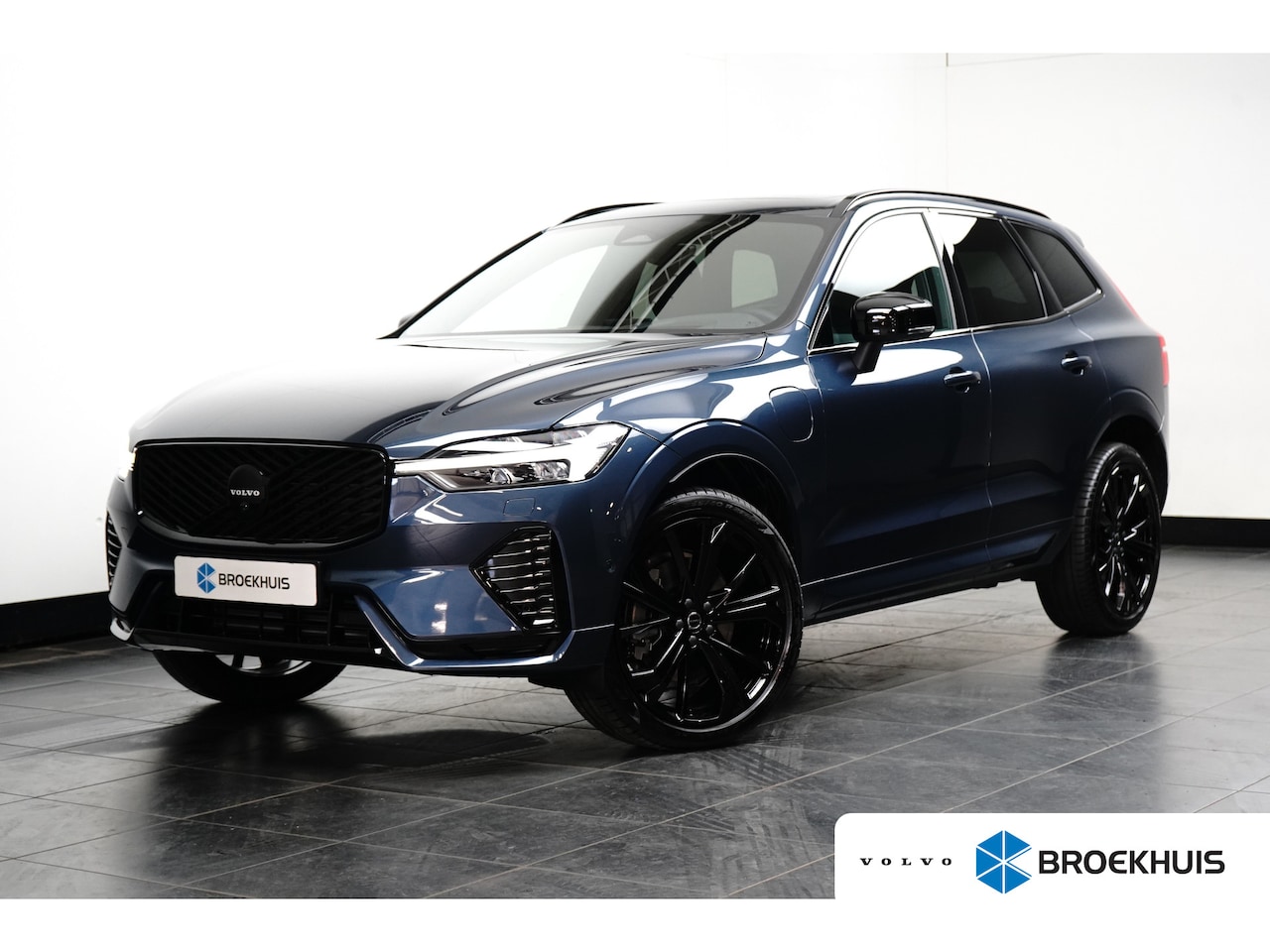 Volvo XC60 - Plus Black Edition Recharge Plug-In Hybrid AWD | HUD | Pano | H&K | Trekhaak | Stoelventil - AutoWereld.nl