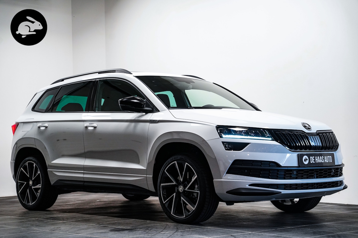 Skoda Karoq - 1.5 TSI ACT Sportline|Unieke stand!|Panodak|Carplay|Camera|Virtual - AutoWereld.nl