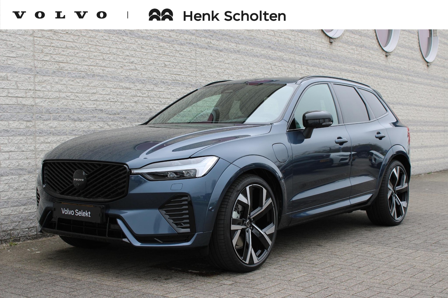 Volvo XC60 - T6 Automaat Plug-in hybrid AWD Ultra Black Edition | Luchtvering | Panoramadak | Verwarmba - AutoWereld.nl
