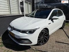 Volkswagen Golf - 2.0 TDI Style Pano HUD